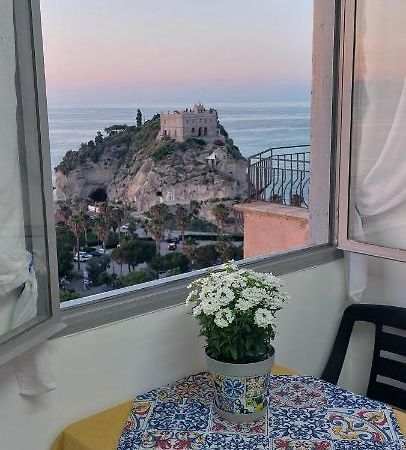 La Finestra Sul Mare Apartment Тропеа Екстериор снимка