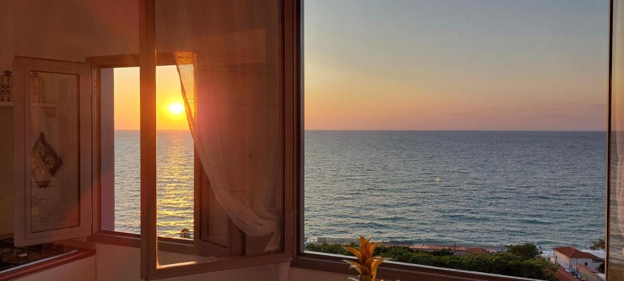 La Finestra Sul Mare Apartment Тропеа Екстериор снимка